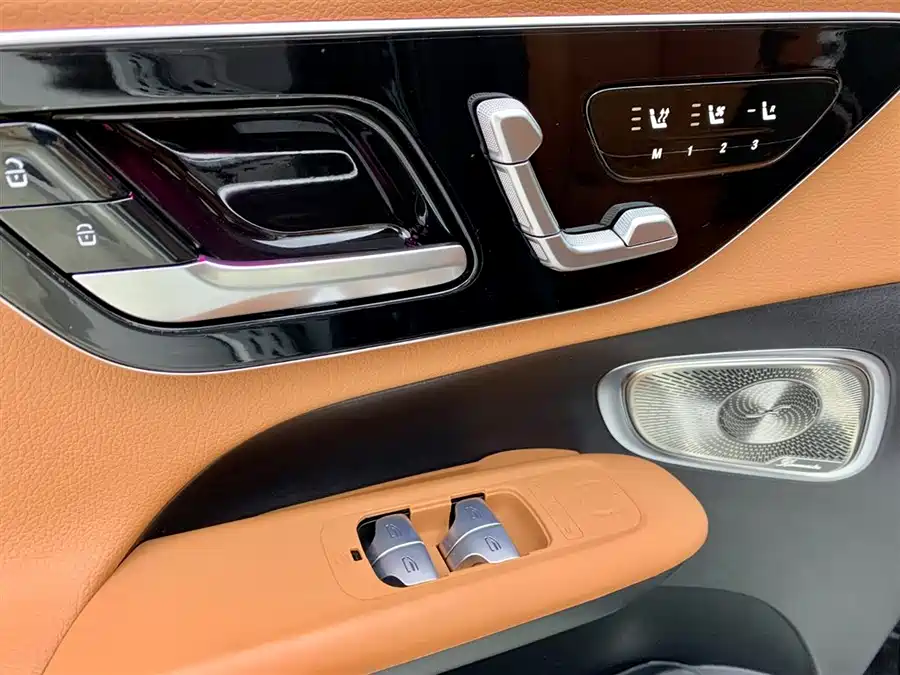 2024 Mercedes-Benz GLC 300 L 4MATIC Luxury 5-Seat — 30