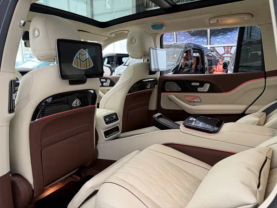 2026 Mercedes-Benz GLS 450 4MATIC Luxury — 8