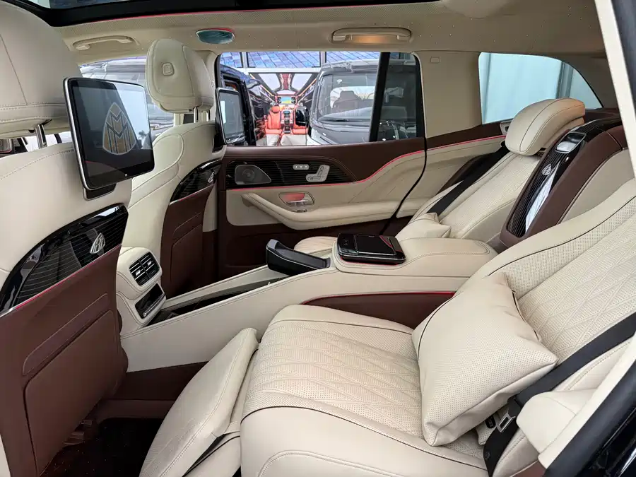 2026 Mercedes-Benz GLS 450 4MATIC Luxury — 9