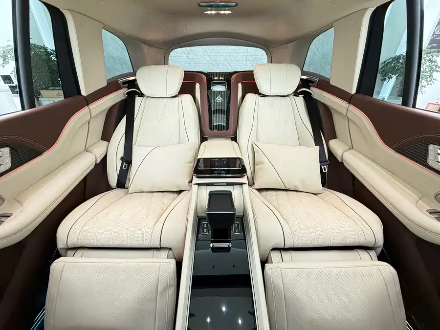 2026 Mercedes-Benz GLS 450 4MATIC Luxury — 14