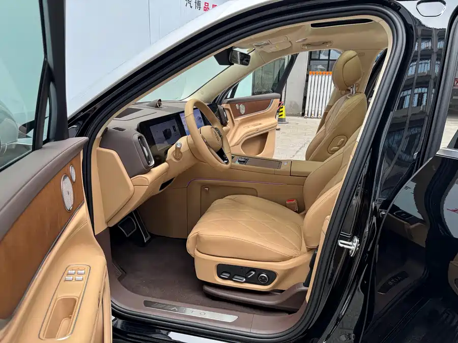 2025 AITO M9 EREV Ultra 52kWh 6-Seat — 8