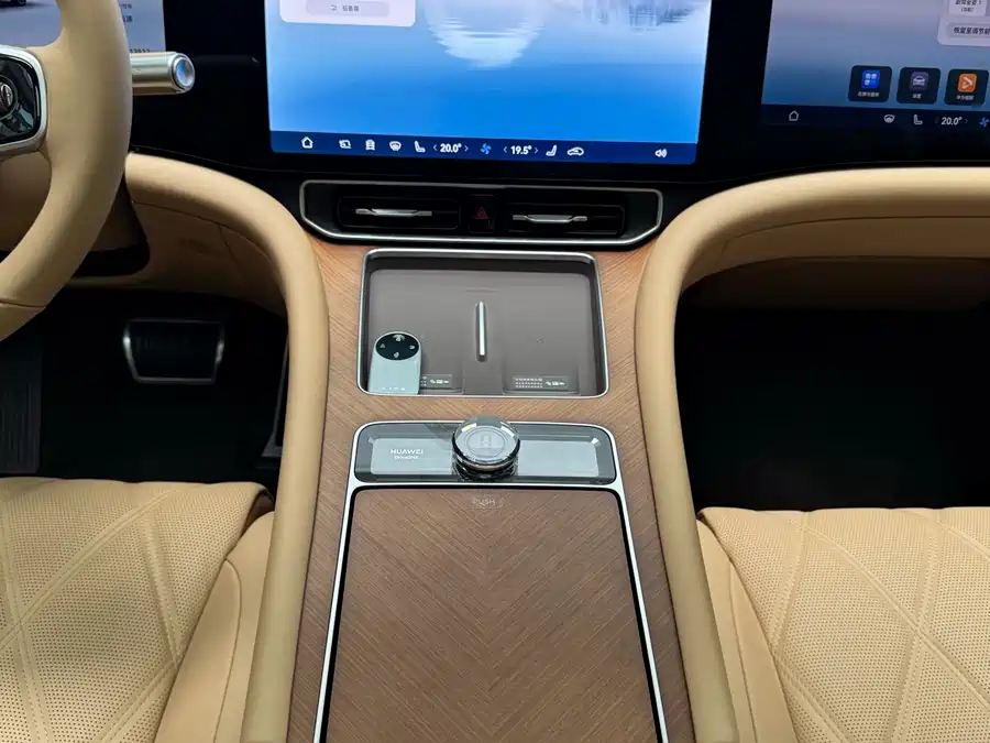 2025 AITO M9 EREV Ultra 52kWh 6-Seat — 11
