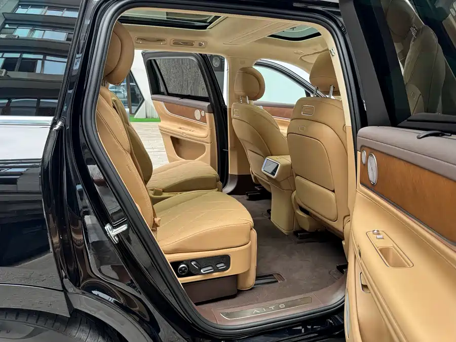 2025 AITO M9 EREV Ultra 52kWh 6-Seat — 13