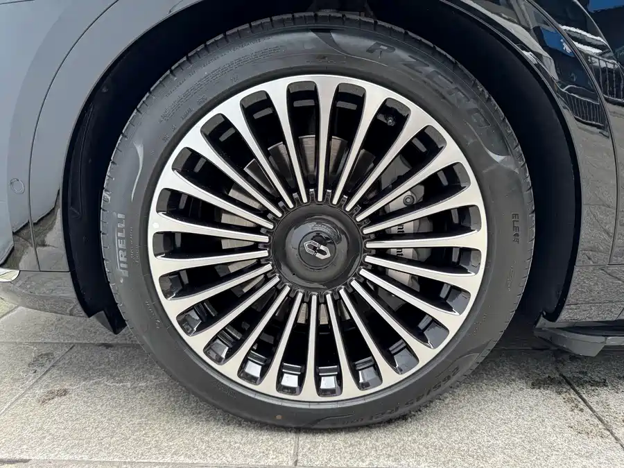 2025 AITO M9 EREV Ultra 52kWh 6-Seat — 17