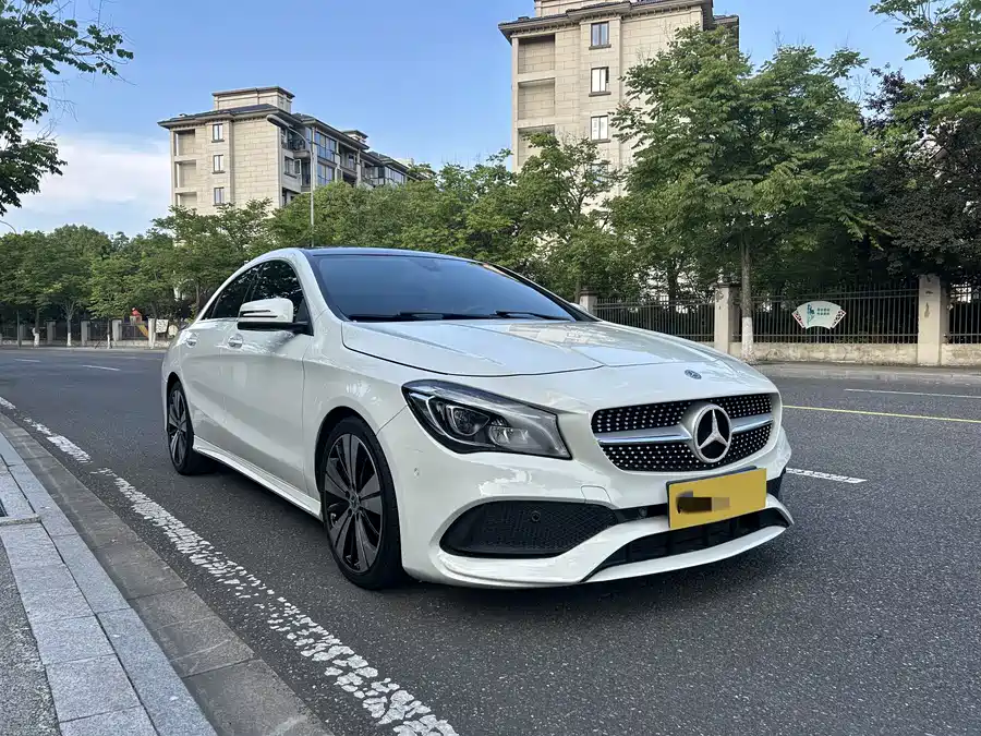 2017 Mercedes-Benz CLA 200 Fashion — 3