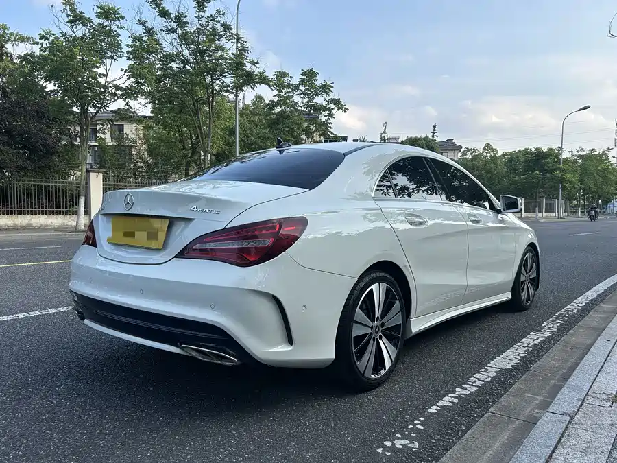 2017 Mercedes-Benz CLA 200 Fashion — 4