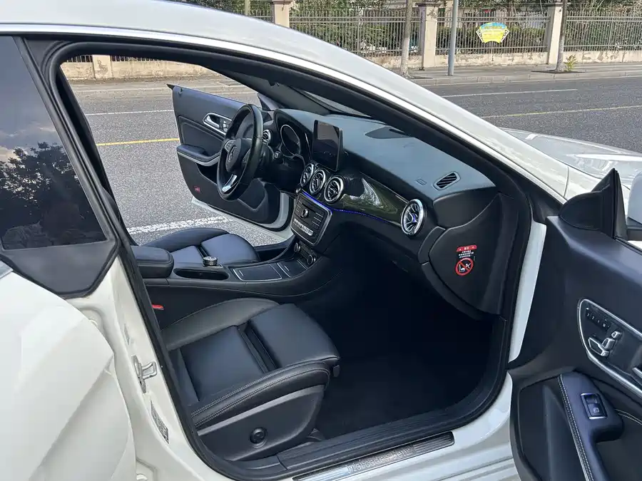 2017 Mercedes-Benz CLA 200 Fashion — 18