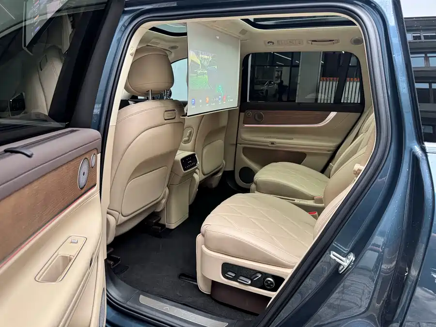 2024 AITO M9 EREV Ultra 42kWh 6-Seat — 9