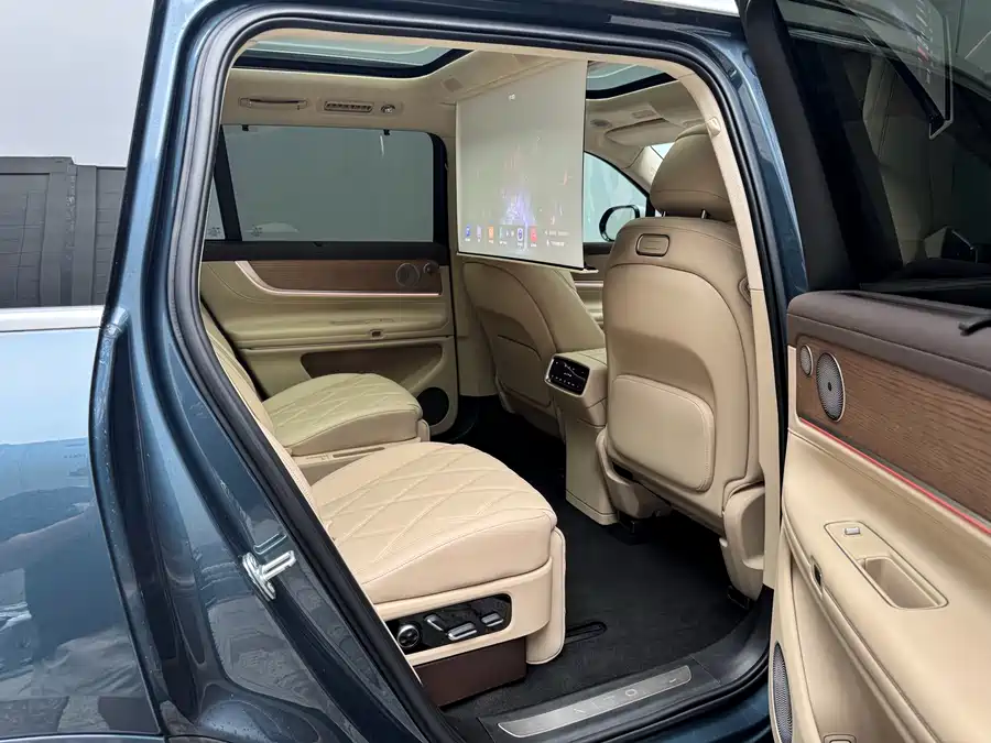 2024 AITO M9 EREV Ultra 42kWh 6-Seat — 11