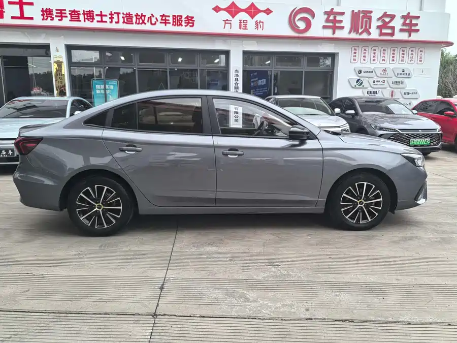 2022 Roewe i5 1.5L CVT Black Gold Edition — 7