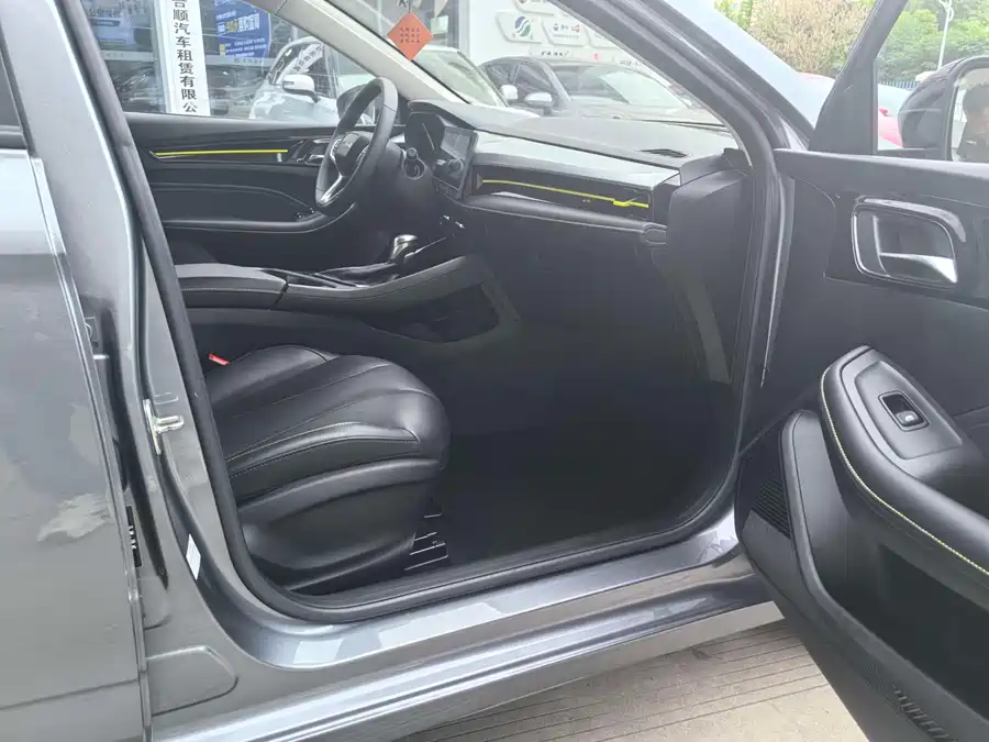2022 Roewe i5 1.5L CVT Black Gold Edition — 8
