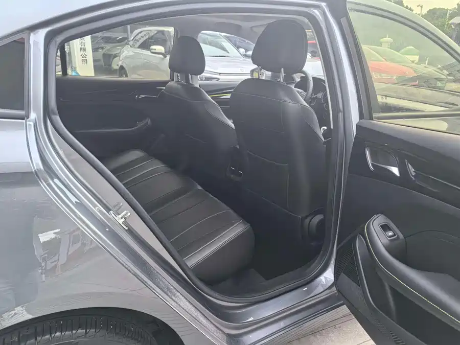2022 Roewe i5 1.5L CVT Black Gold Edition — 9