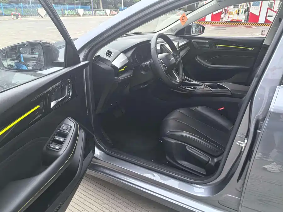 2022 Roewe i5 1.5L CVT Black Gold Edition — 11