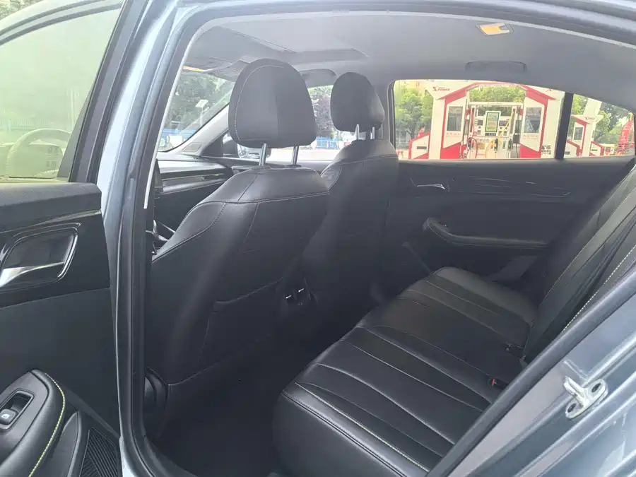 2022 Roewe i5 1.5L CVT Black Gold Edition — 12