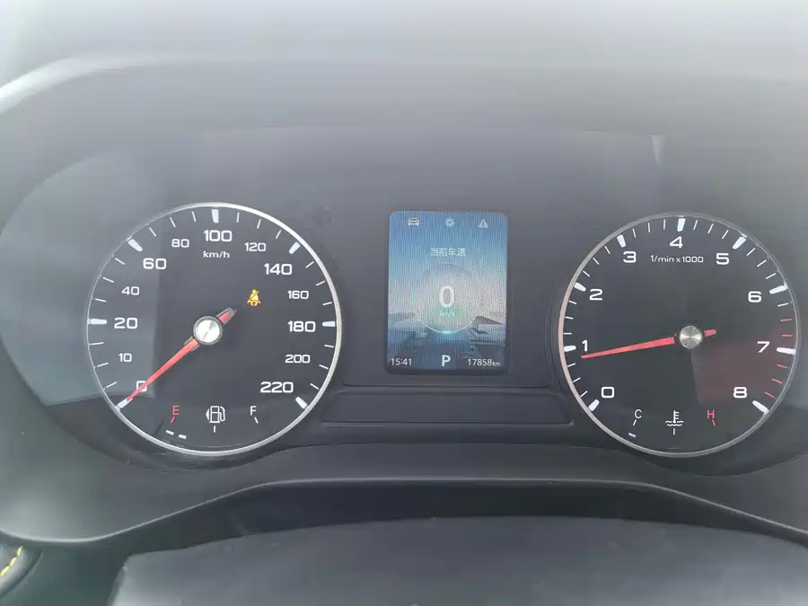2022 Roewe i5 1.5L CVT Black Gold Edition — 13