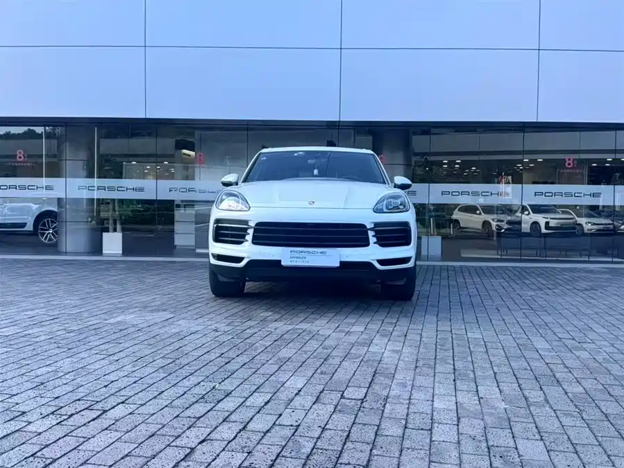 2023 Porsche Cayenne 3.0T Platinum Edition — 2