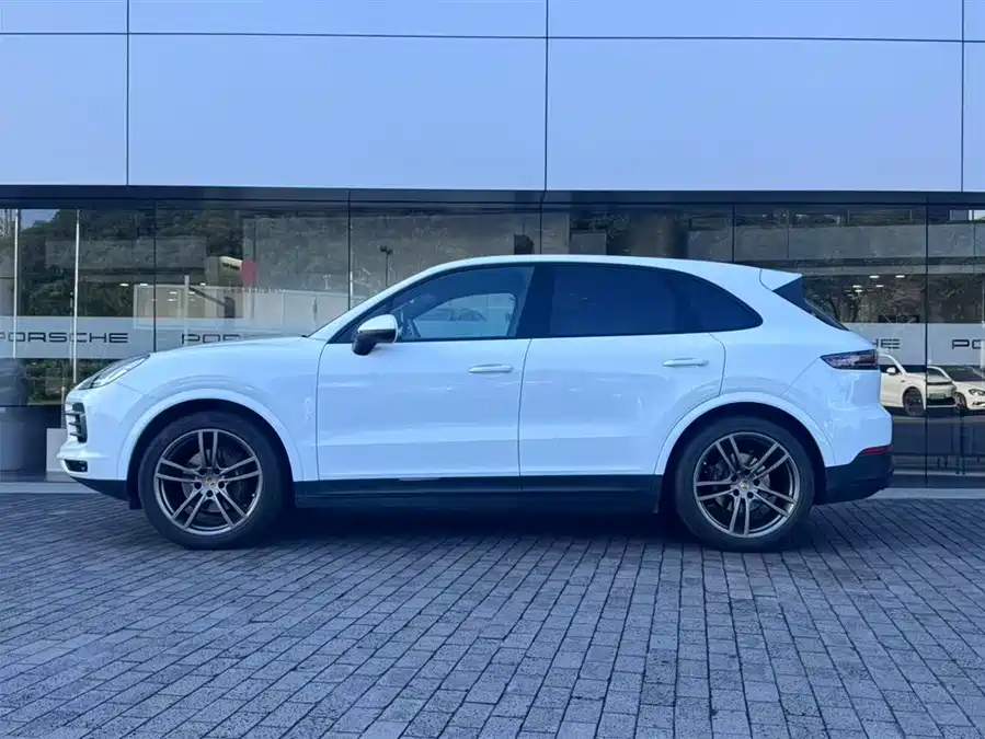 2023 Porsche Cayenne 3.0T Platinum Edition — 4
