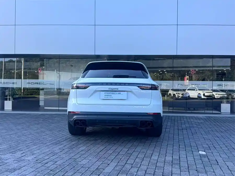 2023 Porsche Cayenne 3.0T Platinum Edition — 7