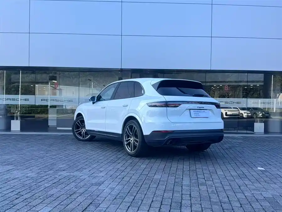 2023 Porsche Cayenne 3.0T Platinum Edition — 8