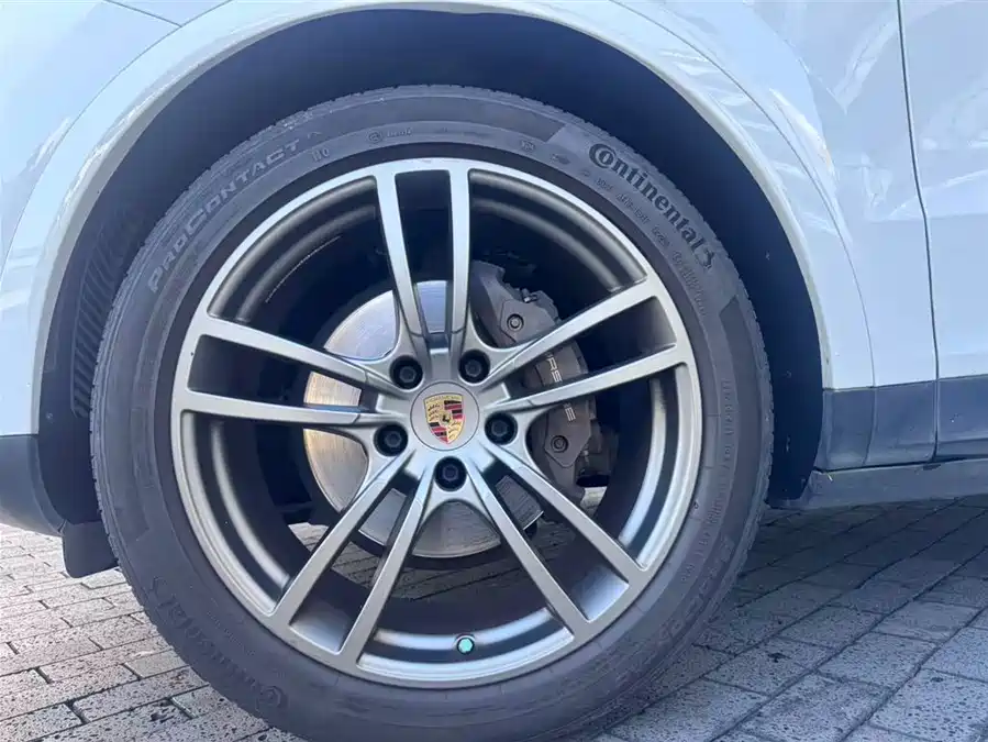 2023 Porsche Cayenne 3.0T Platinum Edition — 9