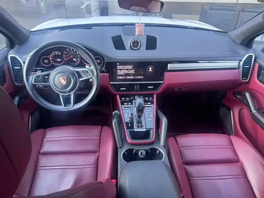2023 Porsche Cayenne 3.0T Platinum Edition — 12