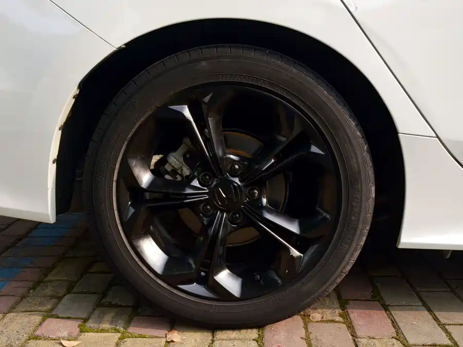 2023 Civic 240TURBO CVT Momentum — 10