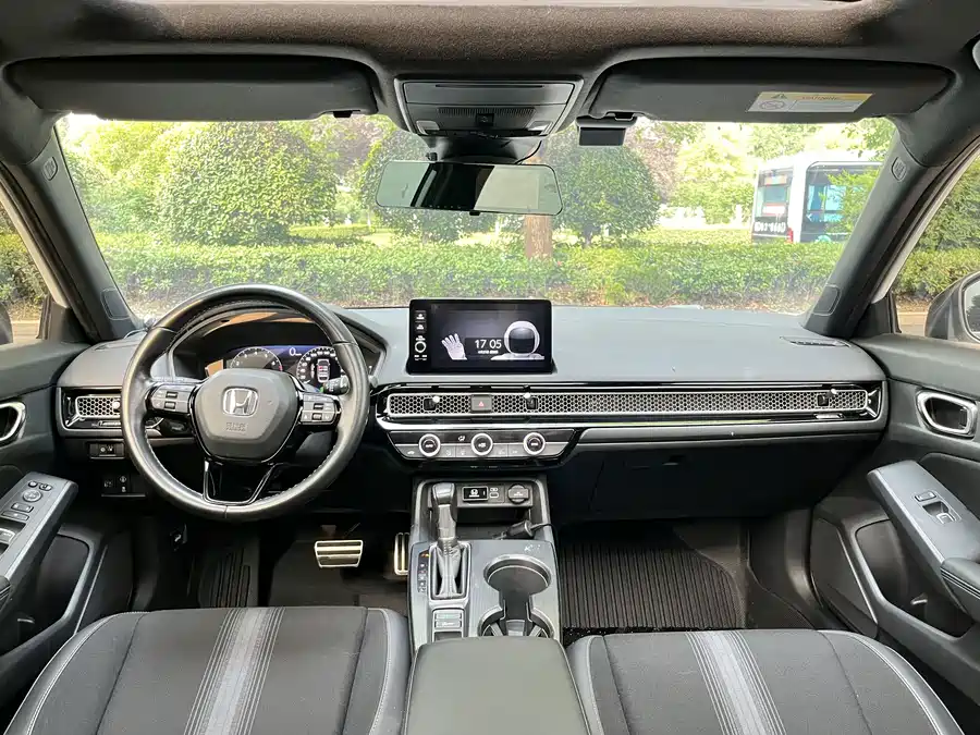 2023 Civic 240TURBO CVT Momentum — 11