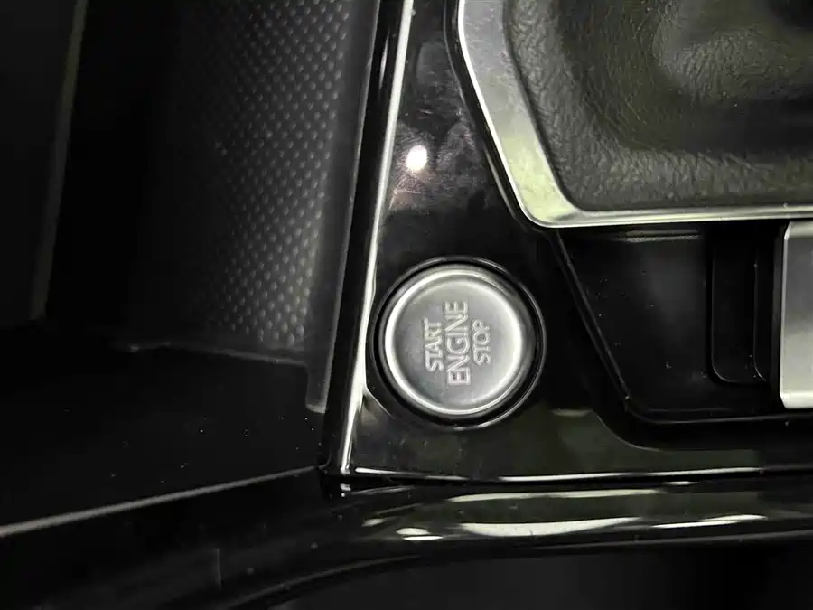 2022 Volkswagen Tayron 280TSI FWD Luxury Connect — 4