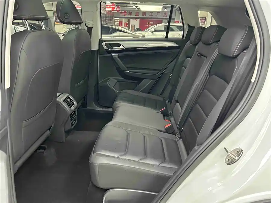 2022 Volkswagen Tayron 280TSI FWD Luxury Connect — 9