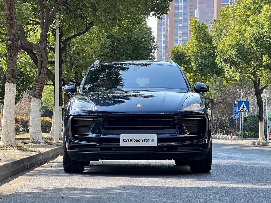 2022 Porsche Macan 2.0T — 2