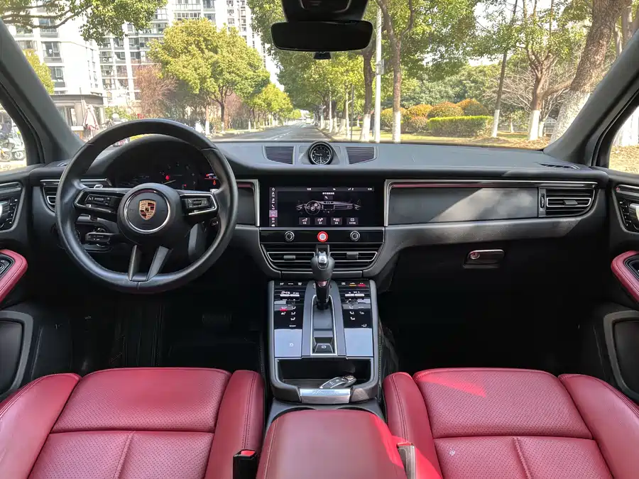 2022 Porsche Macan 2.0T — 8