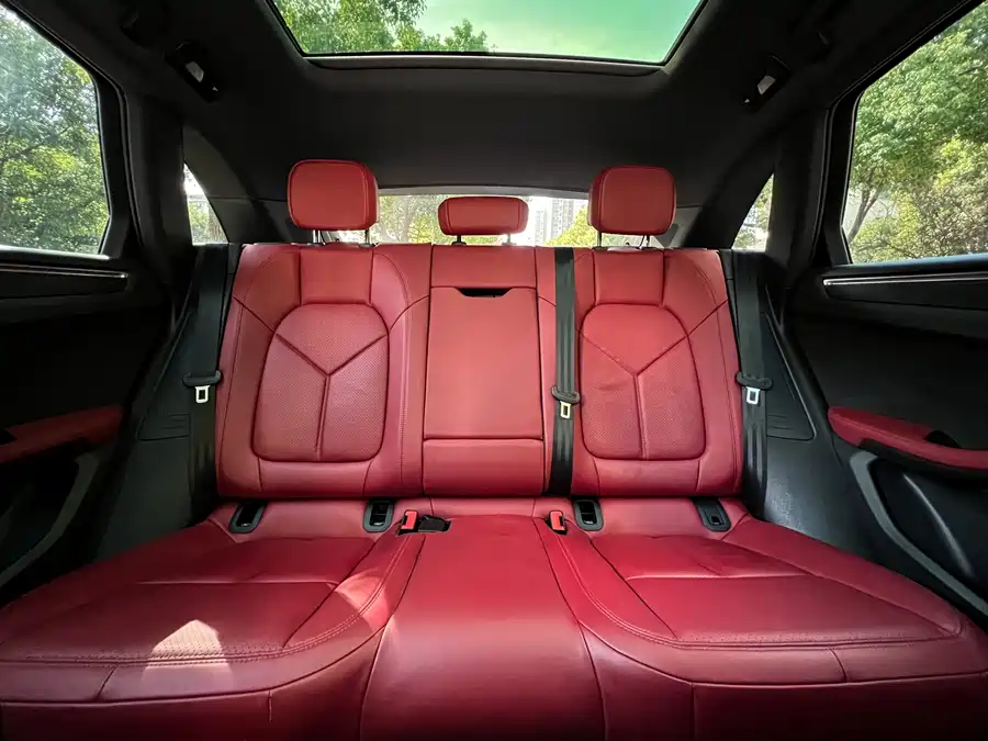 2022 Porsche Macan 2.0T — 9