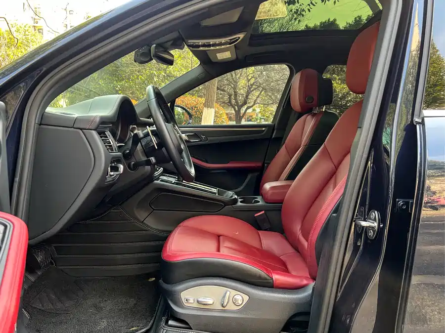 2022 Porsche Macan 2.0T — 10