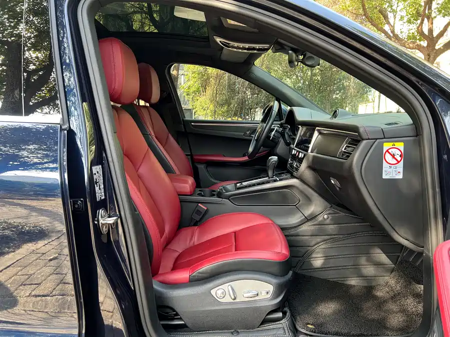 2022 Porsche Macan 2.0T — 11