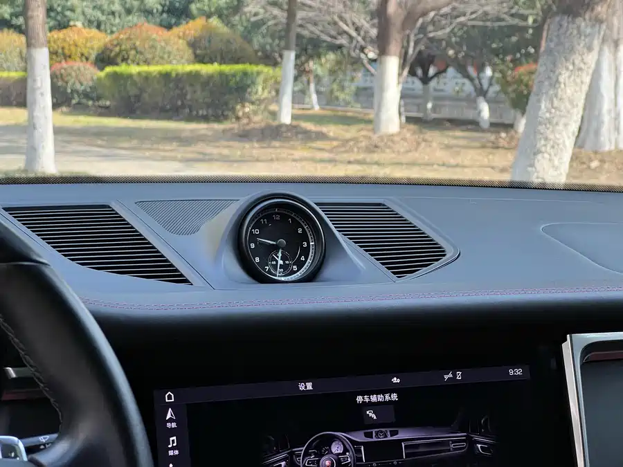 2022 Porsche Macan 2.0T — 16