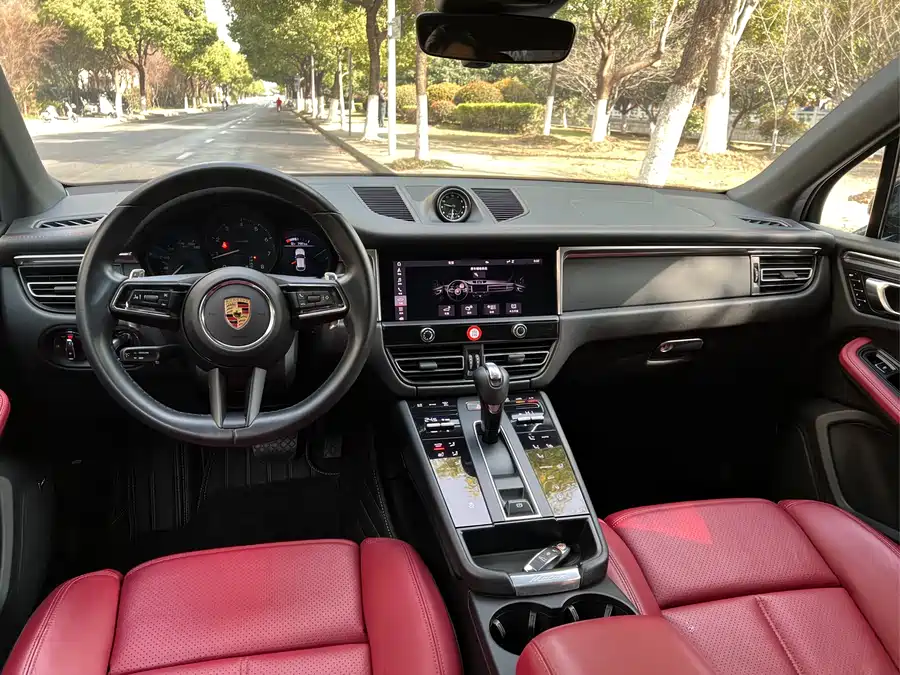 2022 Porsche Macan 2.0T — 17