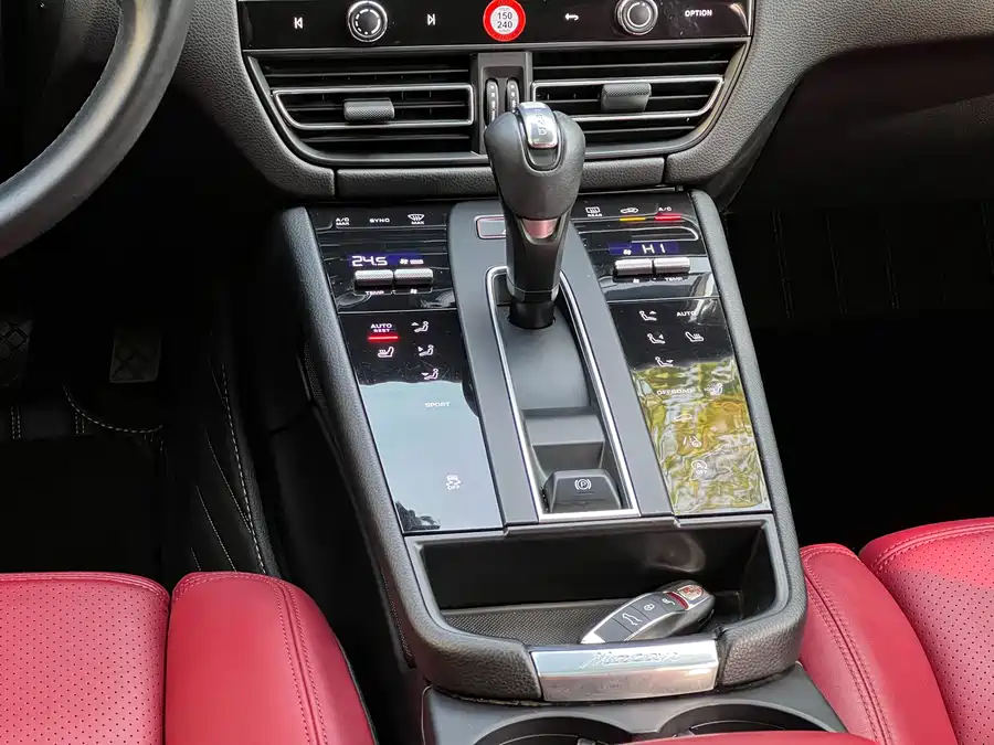 2022 Porsche Macan 2.0T — 20