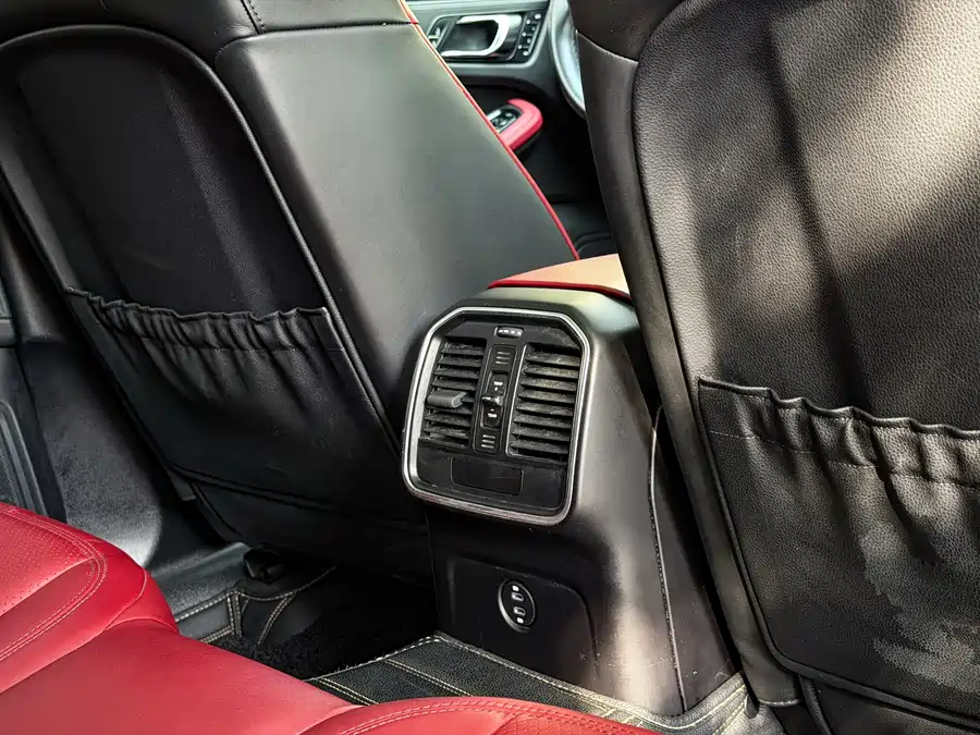 2022 Porsche Macan 2.0T — 22
