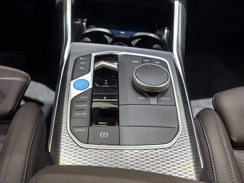 BMW i3 2025 eDrive 40 L Night Edition — 8
