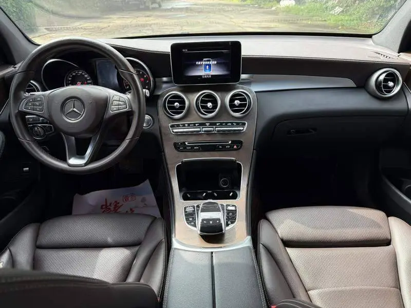 Mercedes-Benz GLC 2018 GLC 300 4MATIC Dynamic — 17