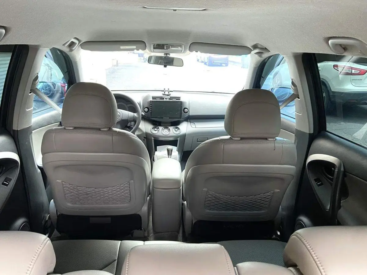RAV4 Rongfang 2011 2.0L Automatic Classic Edition — 8