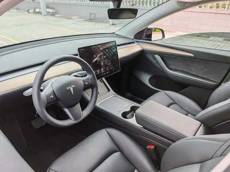 Model Y 2022 facelifted rear-wheel drive version — 8