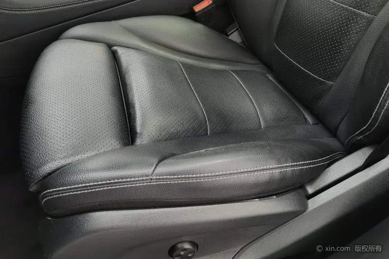 Mercedes-Benz GLC 2019 GLC 300 L 4MATIC Dynamic — 19