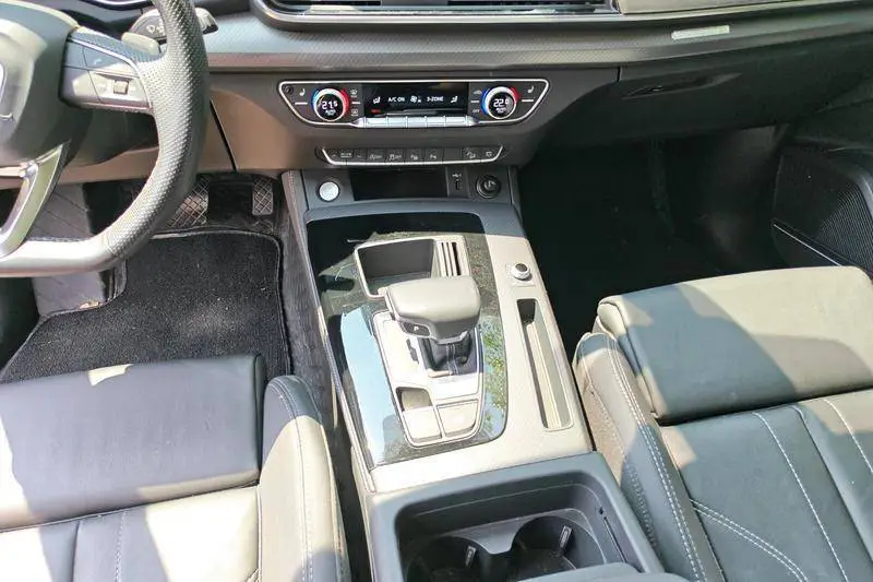Audi Q5L 2022 Model 45T Luxury Elegant Model — 14