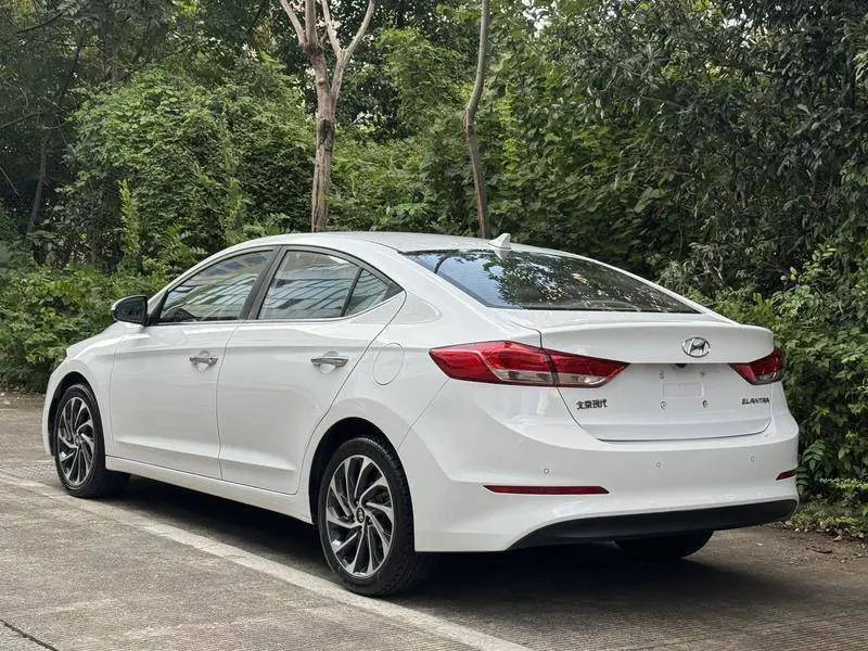 Leading 2019 1.5L CVT Intelligent Elite — 4