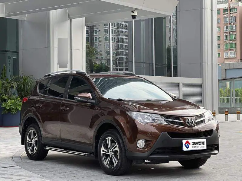 RAV4 Rongfang 2015 2.0L CVT 2WD Fashion Edition — 2