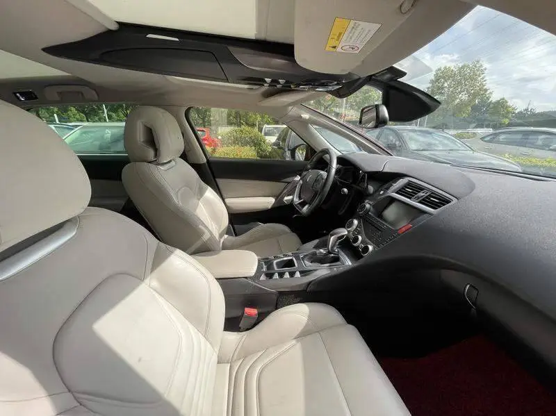 DS 5 2014 1.6T Premium Edition THP200 — 16