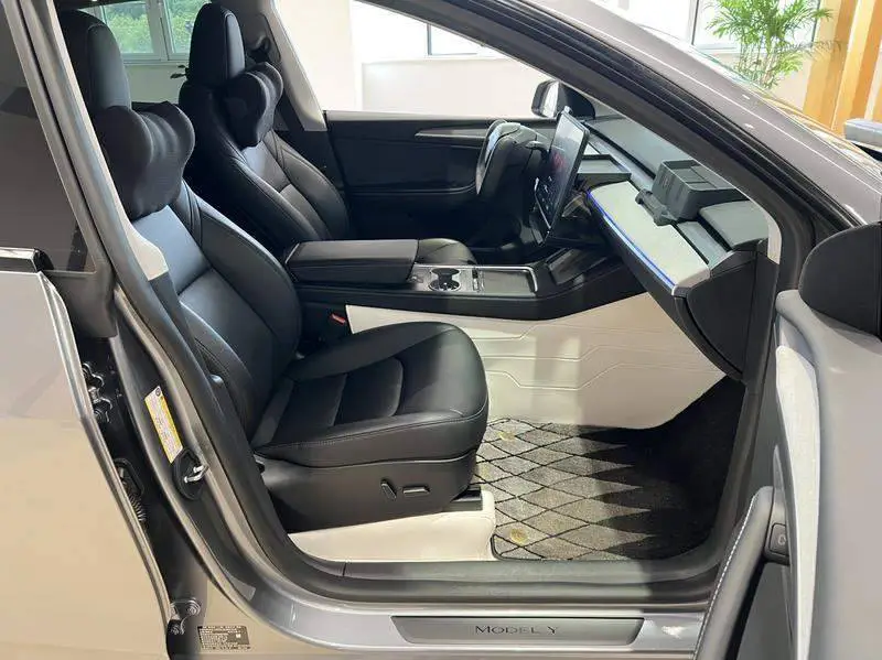 Model Y 2024 long-range all-wheel drive version — 7