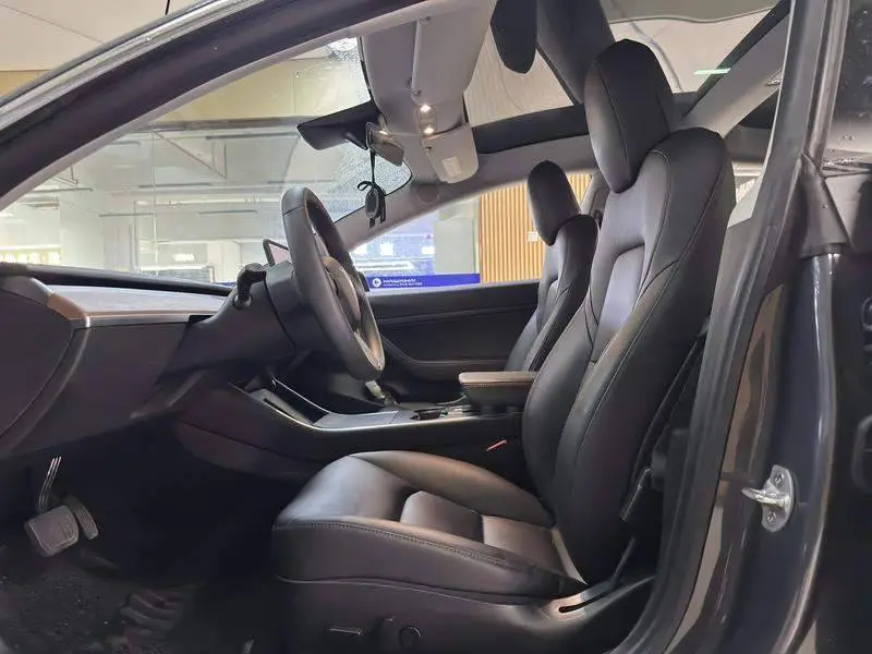 Model 3 2019 Standard Range RWD Upgraded Edition — 10