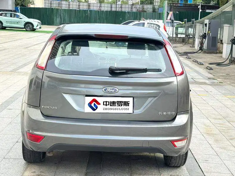 Fox 2012 Hatchback Classic 1.8L Automatic Basic Model — 3
